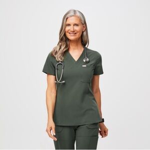 FIGS Women’s scrub top Catarina one pocket in color Moss, size XS